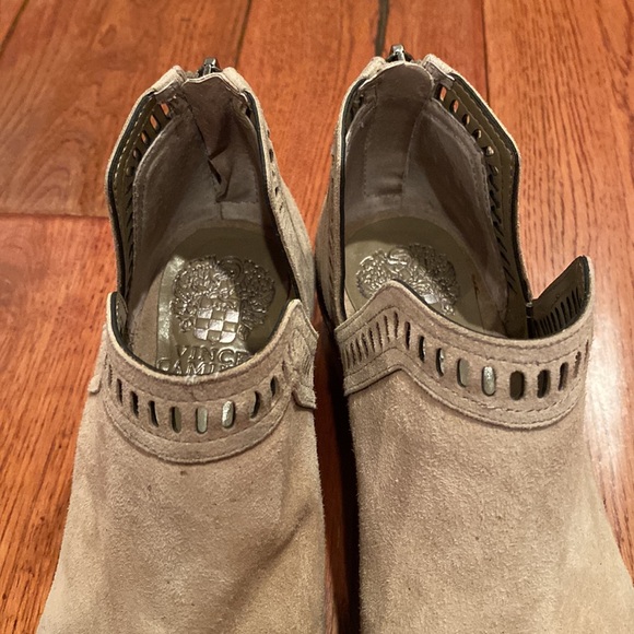 Vince Camuto low booties suede size 6W. - Picture 6 of 7